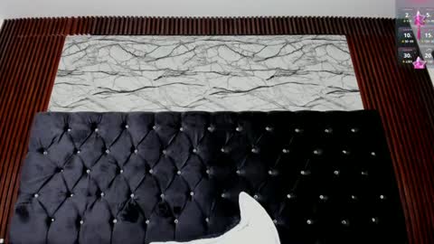 Snapshot of emmiily chatting on December 15, 3:09 pm Emely online show from December 15, 3:09 pm