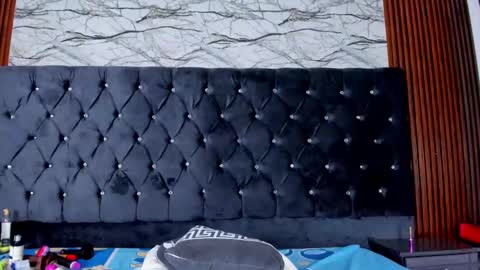 Snapshot of emmiily chatting on December 17, 7:07 am Emely online show from December 17, 7:07 am