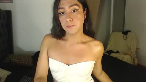 Snapshot of emmiily chatting on November 5, 8:36 am Emely online show from November 5, 8:36 am