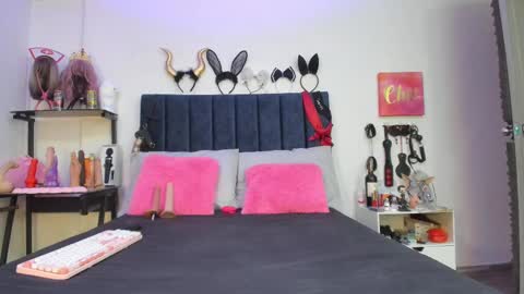          online show from September 26, 1:04 pm