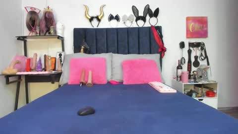          online show from December 4, 1:20 pm