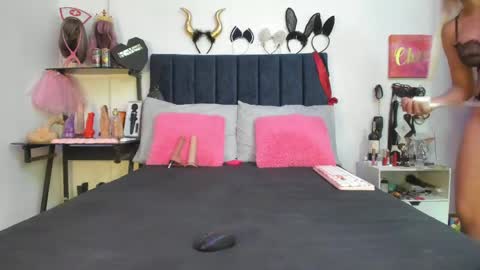 Snapshot of emmily_giraldo chatting on April 27, 12:36 pm online show from April 27, 12:36 pm