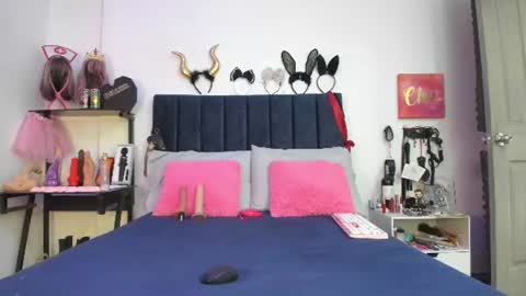 Snapshot of emmily_giraldo chatting on July 7, 12:42 pm online show from July 7, 12:42 pm