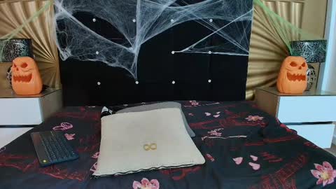 Emmily keller online show from October 27, 1:37 pm