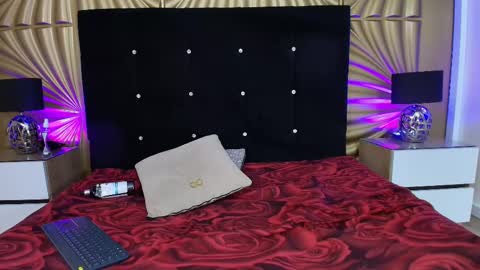 Emmily keller online show from November 8, 1:22 pm