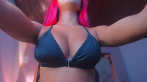 Snapshot of emmily_savage chatting on April 28, 11:37 am online show from April 28, 11:37 am