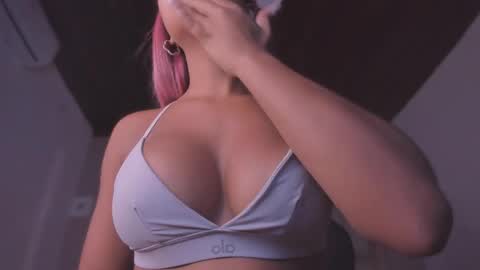 Snapshot of emmily_savage chatting on June 9, 11:44 am online show from June 9, 11:44 am