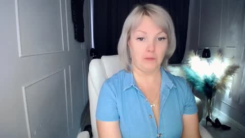 Snapshot of emmmam chatting on March 3, 9:04 am emmmam online show from March 3, 9:04 am