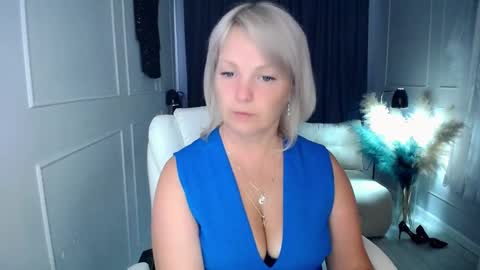 Snapshot of emmmam chatting on March 17, 9:23 am emmmam online show from March 17, 9:23 am