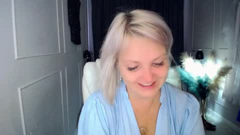 Snapshot of emmmam chatting on March 19, 8:40 am emmmam online show from March 19, 8:40 am