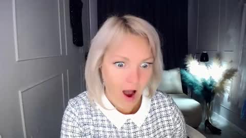 Snapshot of emmmam chatting on March 21, 7:46 am emmmam online show from March 21, 7:46 am