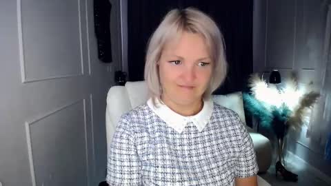 Snapshot of emmmam chatting on March 21, 8:19 am emmmam online show from March 21, 8:19 am