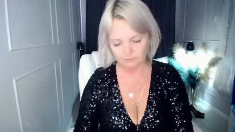 Snapshot of emmmam chatting on March 27, 10:15 am emmmam online show from March 27, 10:15 am