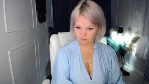 Snapshot of emmmam chatting on March 30, 10:27 am emmmam online show from March 30, 10:27 am