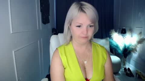 Snapshot of emmmam chatting on April 2, 11:19 am emmmam online show from April 2, 11:19 am