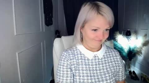 Snapshot of emmmam chatting on April 7, 6:14 am emmmam online show from April 7, 6:14 am