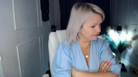 Snapshot of emmmam chatting on April 8, 12:10 am emmmam online show from April 8, 12:10 am