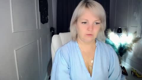 Snapshot of emmmam chatting on April 10, 6:29 am emmmam online show from April 10, 6:29 am