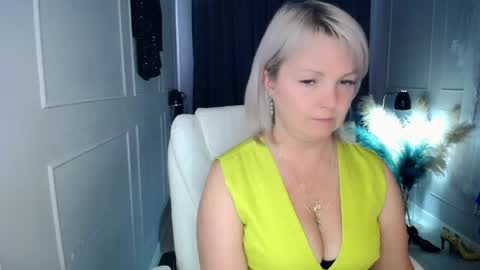 Snapshot of emmmam chatting on April 16, 10:16 am emmmam online show from April 16, 10:16 am