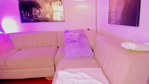 Snapshot of emmy_heart7 chatting on February 14, 4:20 am Emmy Heart online show from February 14, 4:20 am