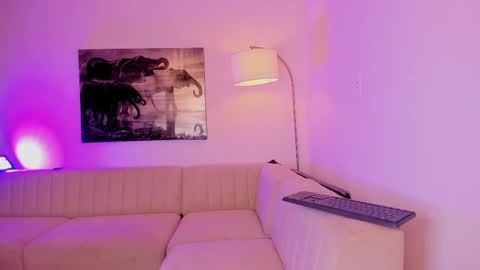 Snapshot of emmy_heart7 chatting on February 25, 4:00 am Emmy Heart online show from February 25, 4:00 am