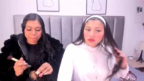 Snapshot of emmy_turnner chatting on October 2, 12:01 pm Emily Laila online show from October 2, 12:01 pm