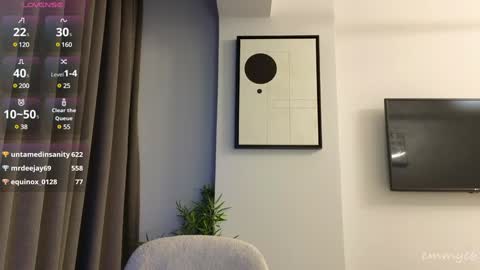 Em online show from December 18, 10:24 pm