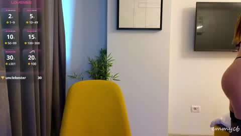 Em online show from December 19, 2:13 pm