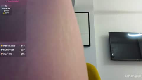 Em online show from December 19, 9:49 pm