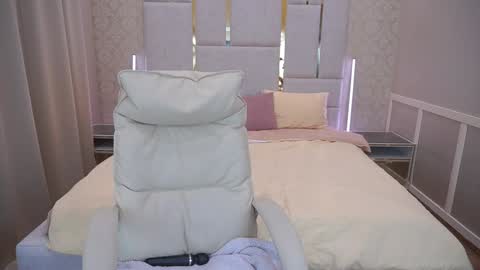 E M M Y online show from January 16, 12:53 pm