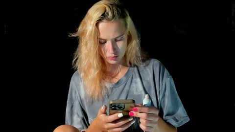 Snapshot of emmyfoxx_ chatting on October 4, 5:33 pm Emmy online show from October 4, 5:33 pm
