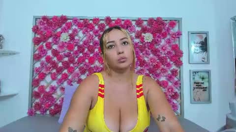 Snapshot of emmyrouse_ chatting on June 23, 7:34 pm emmy rouse online show from June 23, 7:34 pm