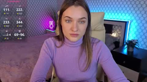 Snapshot of emmyskyy chatting on October 9, 6:44 am Emma online show from October 9, 6:44 am