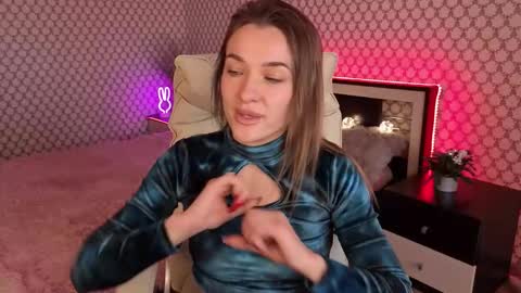 Snapshot of emmyskyy chatting on October 17, 9:12 am Emma online show from October 17, 9:12 am