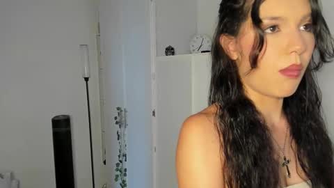 Snapshot of emperatriiiz chatting on December 5, 4:47 pm Emperatriz online show from December 5, 4:47 pm