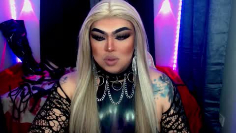 Snapshot of empressmichellexx chatting on February 26, 9:08 am Mistress Michelle online show from February 26, 9:08 am