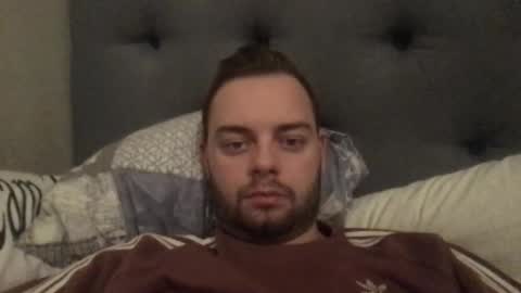 Snapshot of emrelallaren chatting on January 10, 12:01 am emrelallaren online show from January 10, 12:01 am