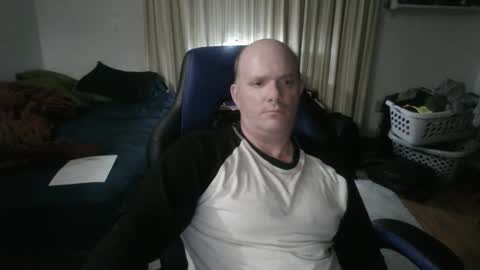 Snapshot of emsguy1 chatting on October 4, 3:59 am Matt online show from October 4, 3:59 am