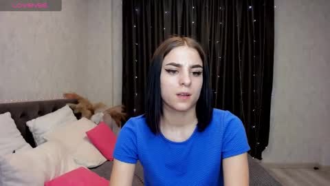 emy__angel online show from January 3, 6:55 am