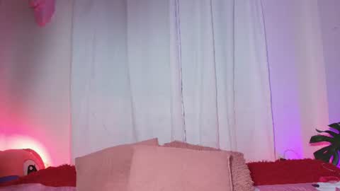 Snapshot of emy_cole1 chatting on July 6, 4:42 am Emy online show from July 6, 4:42 am