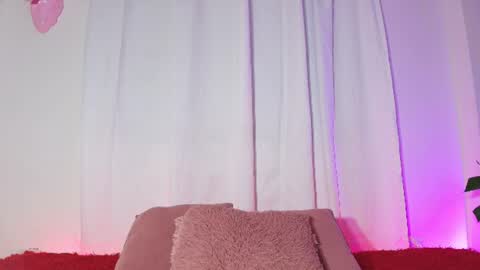 Snapshot of emy_cole1 chatting on July 14, 3:11 am Emy online show from July 14, 3:11 am