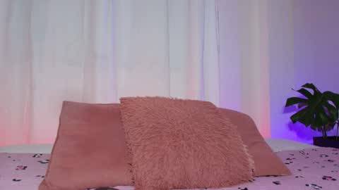 Snapshot of emy_cole1 chatting on July 24, 1:58 am Emy online show from July 24, 1:58 am