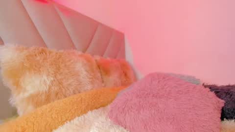 Emy online show from December 18, 2:06 pm