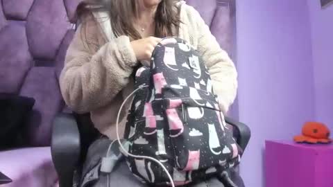 emy_latin online show from September 26, 11:47 am