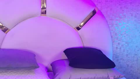 Emy  online show from January 10, 11:45 am