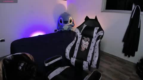 Im Emily would you like to help me reach 100  online show from October 4, 9:51 am