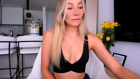 emyconneer online show from January 7, 5:20 pm