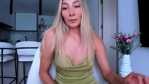 emyconneer online show from January 10, 4:51 pm