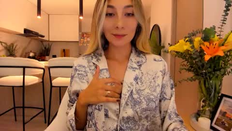 emyconneer online show from February 12, 2:56 am