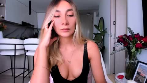 emyconneer online show from February 18, 3:43 pm